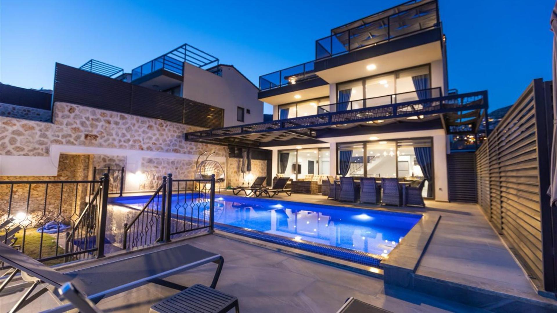 5 Bedroom 2833